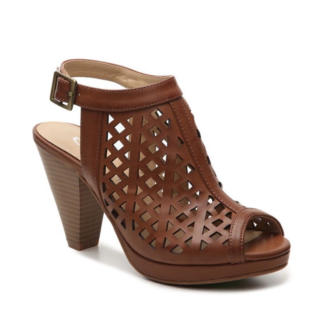 CL BY LAUNDRY WINNING SANDAL Size 10